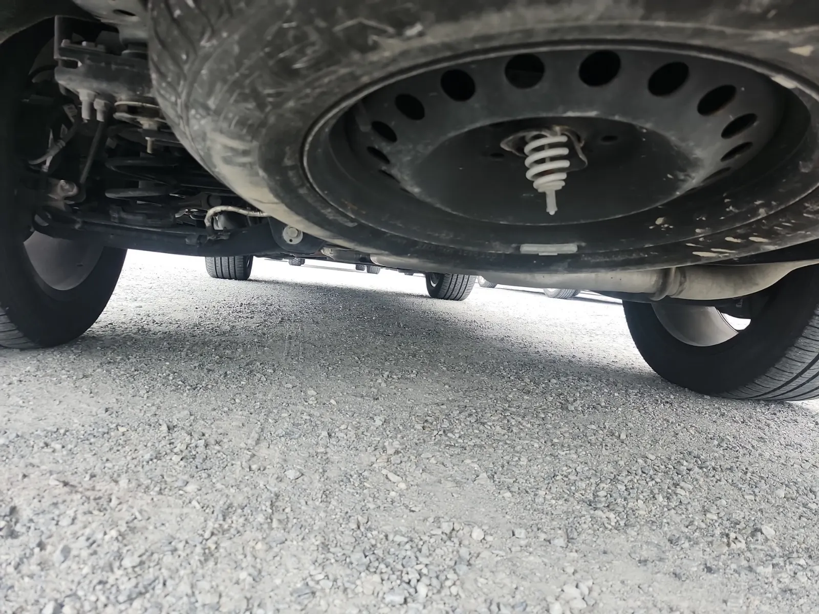 Undercarriage - Rear Photo