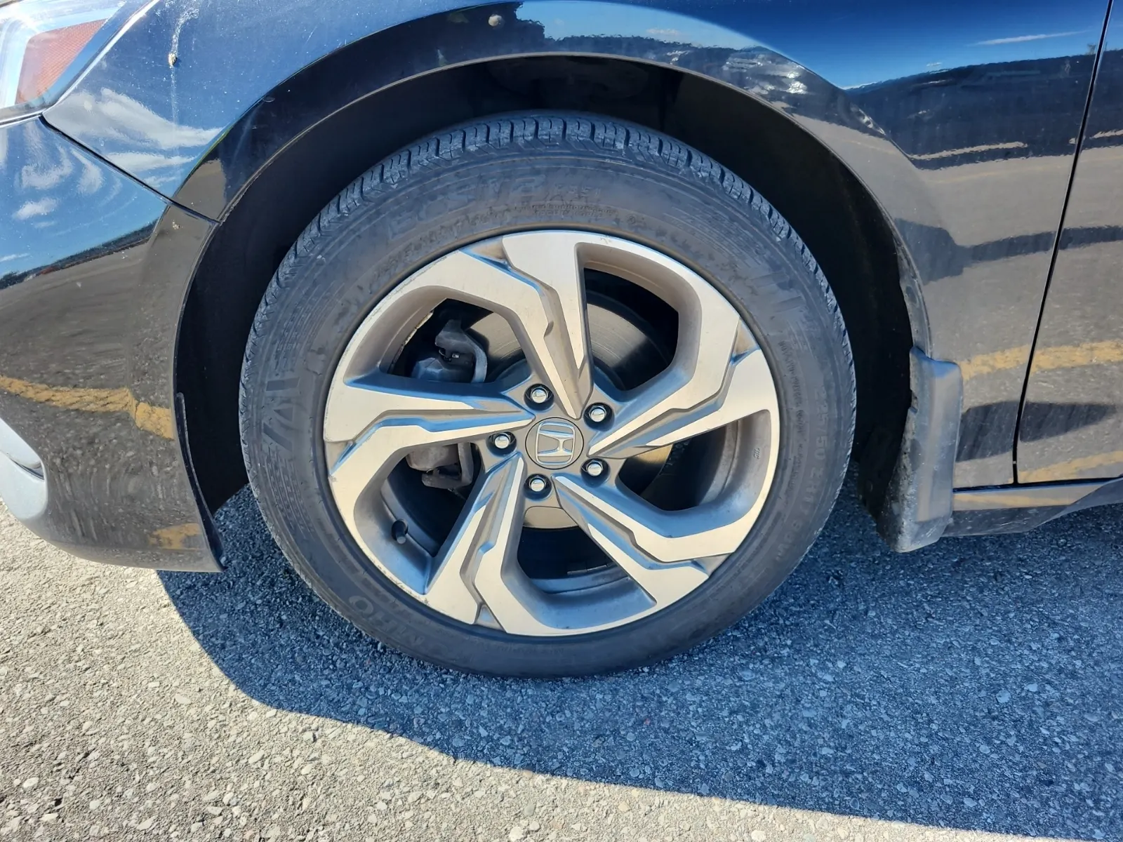 Front driver wheel/tire photo