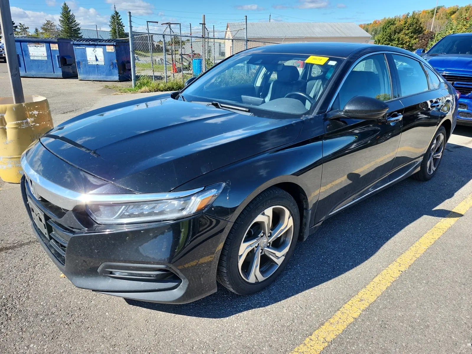 Front driver 3/4 photo