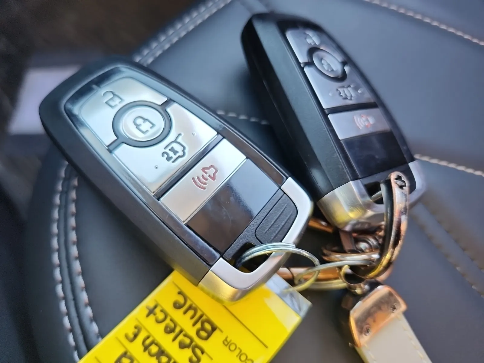 Keys/Fobs/Manual Photo