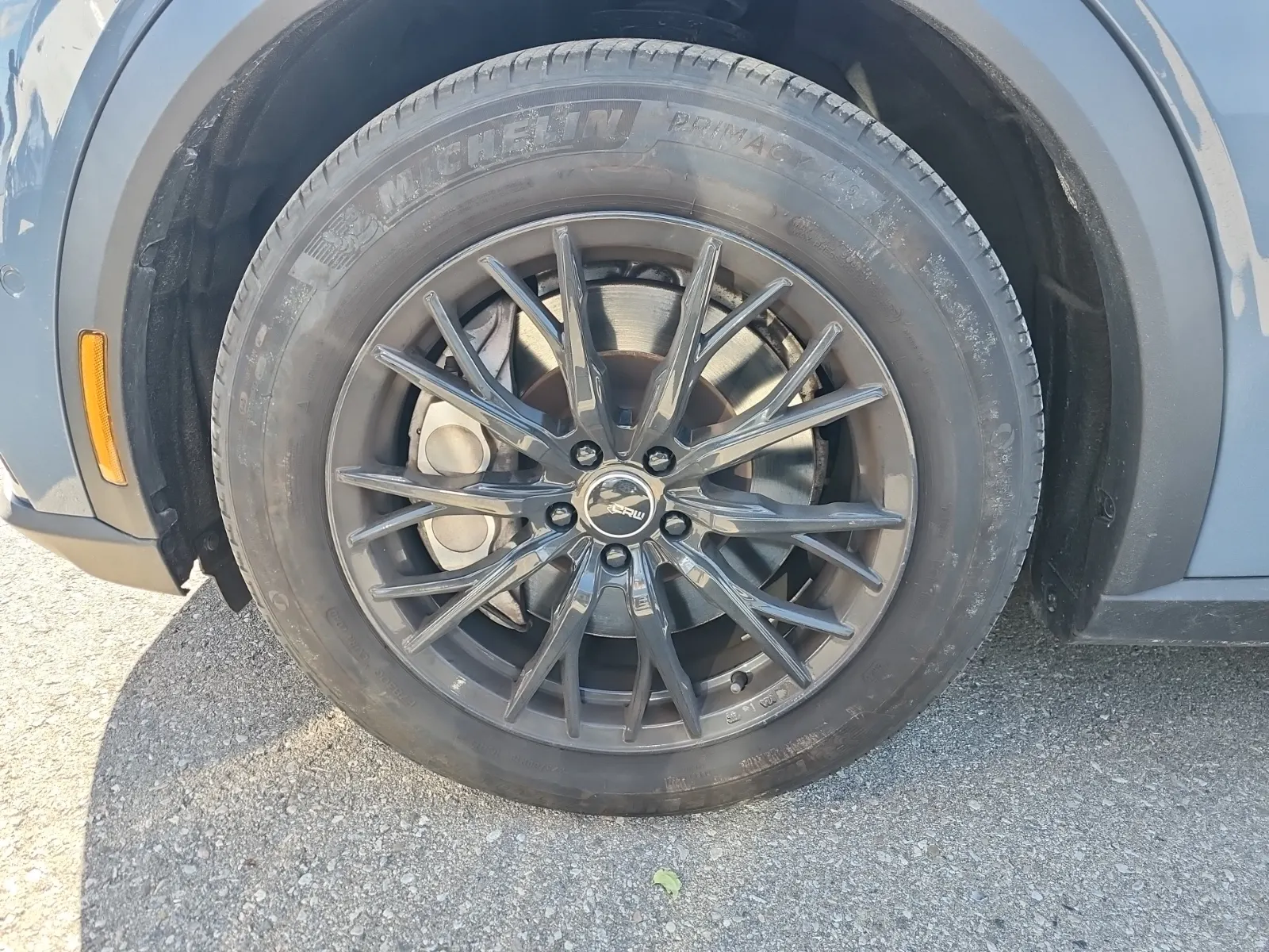 Front driver wheel/tire photo