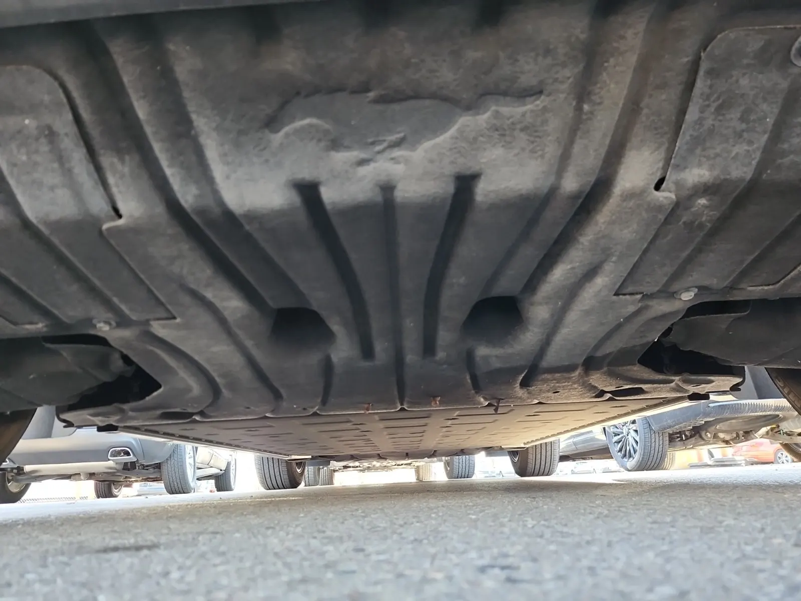 Undercarriage - Rear Photo