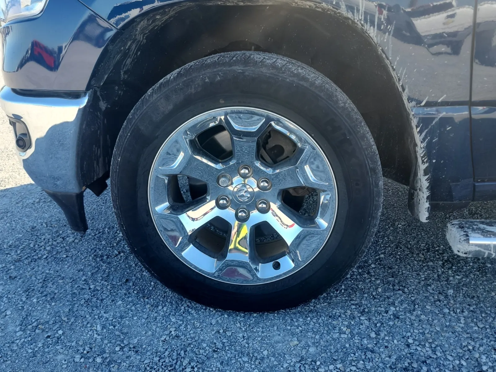 Front driver wheel/tire photo
