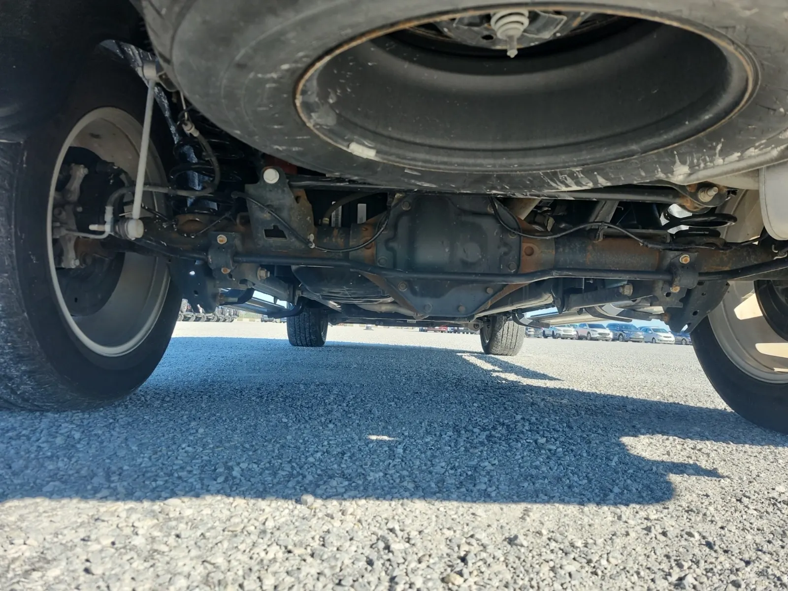 Undercarriage - Rear Photo