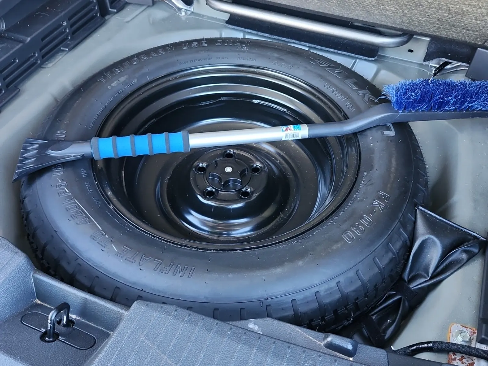 Spare Tire & Wheel Photo