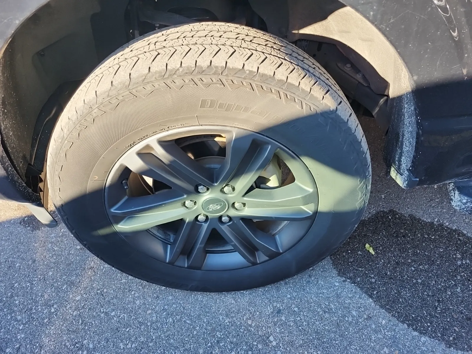 Front driver wheel/tire photo