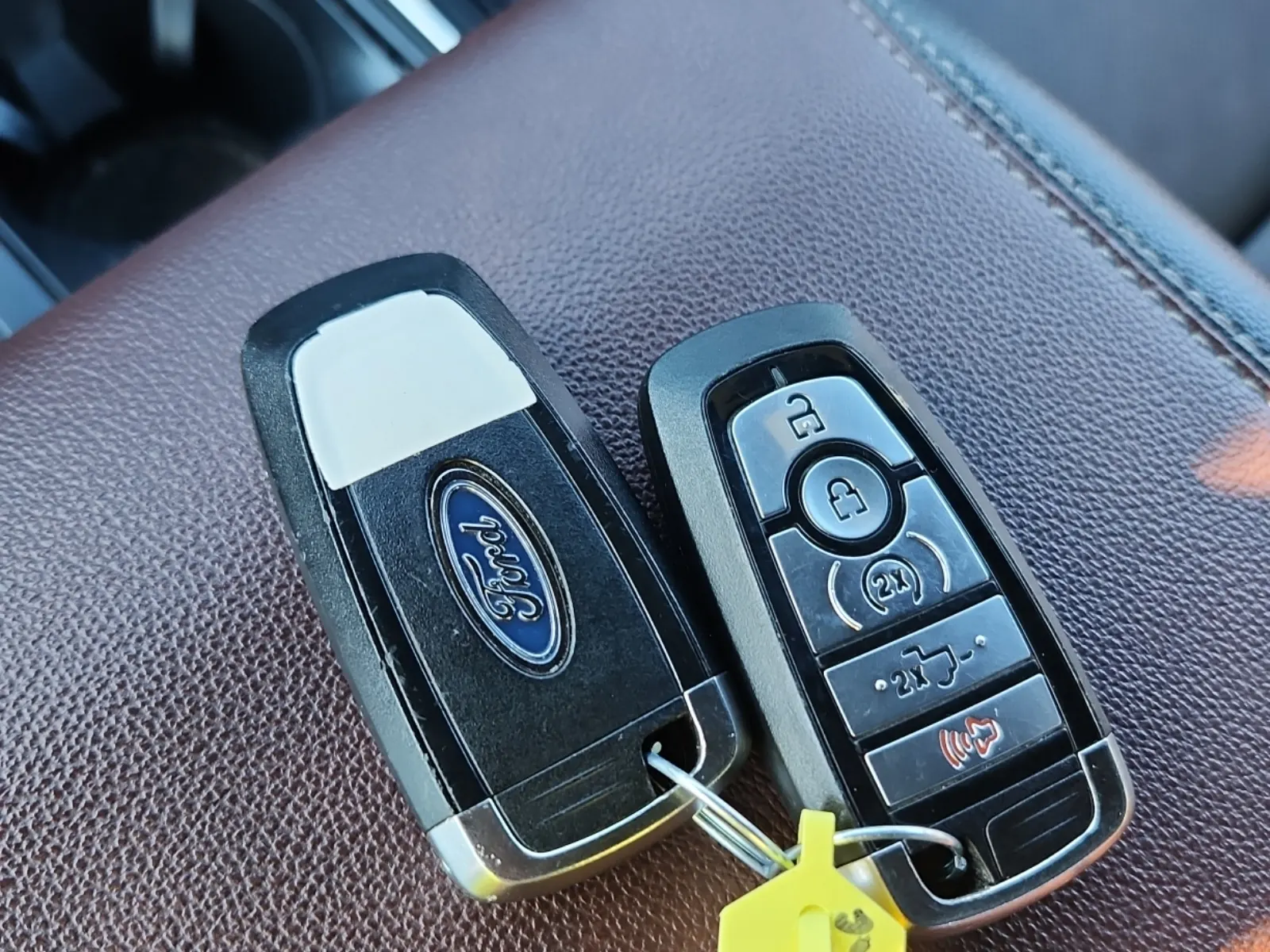 Keys/Fobs/Manual Photo