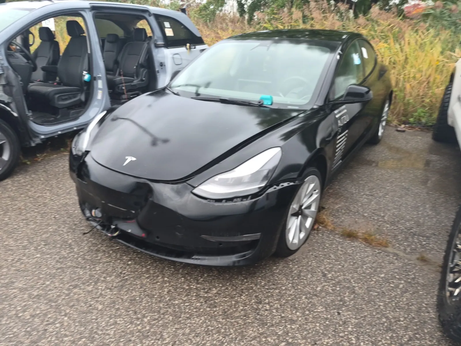 Front driver 3/4 photo