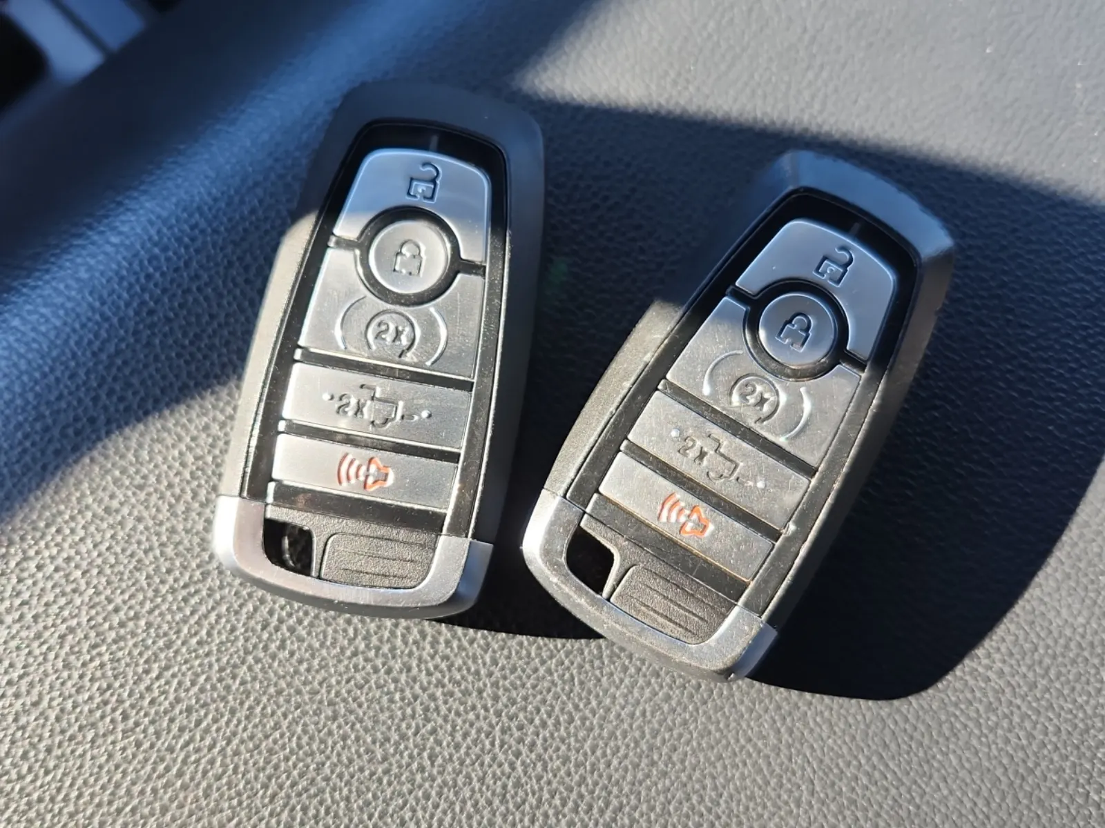 Keys/Fobs/Manual Photo