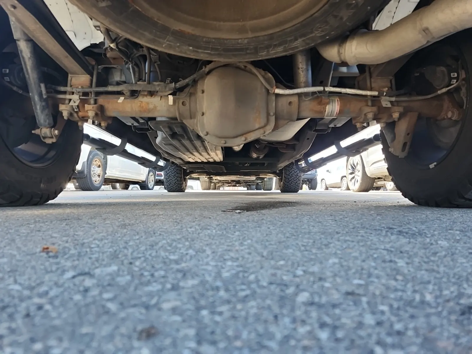 Undercarriage - Rear Photo