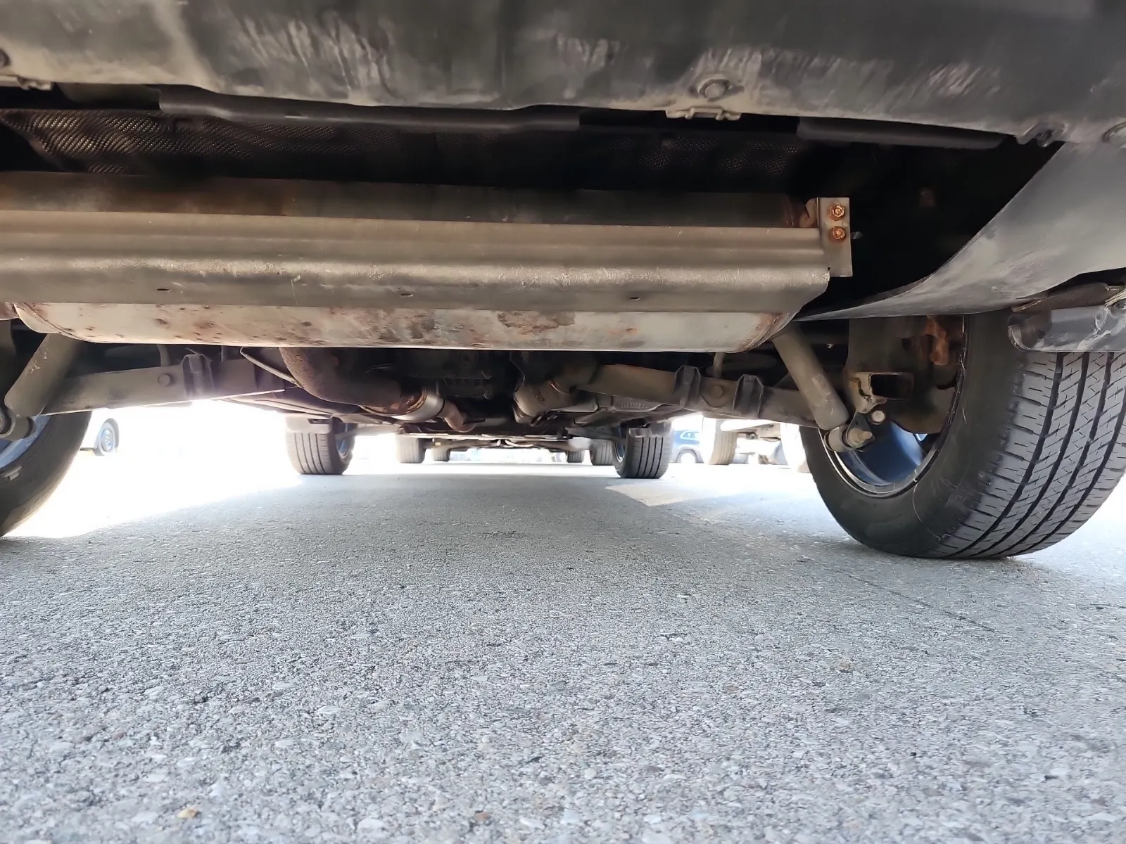 Undercarriage - Rear Photo