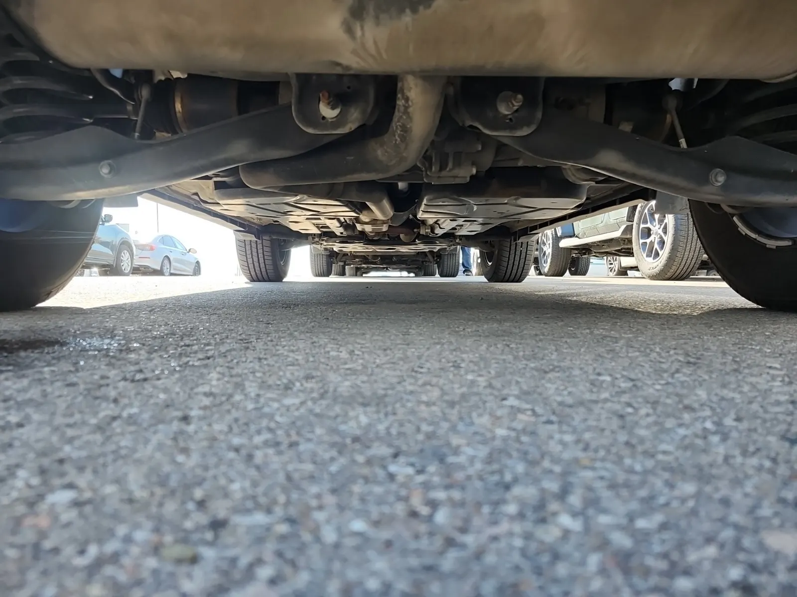 Undercarriage - Rear Photo