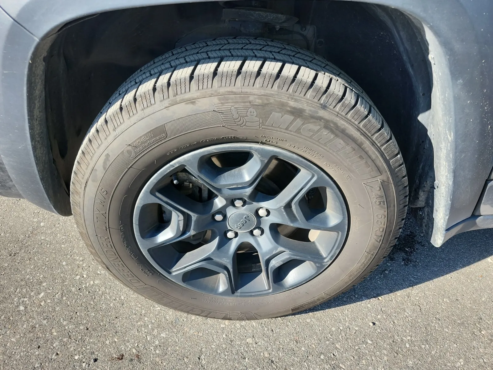 Front driver wheel/tire photo
