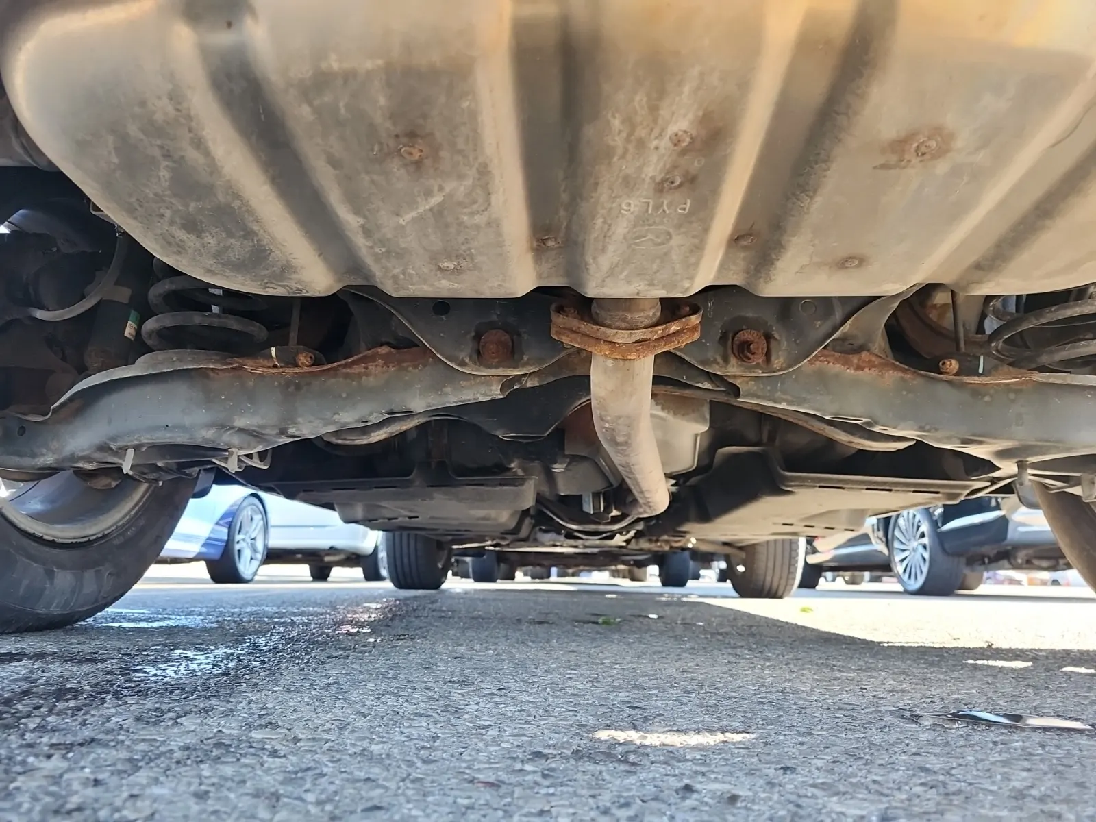 Undercarriage - Rear Photo