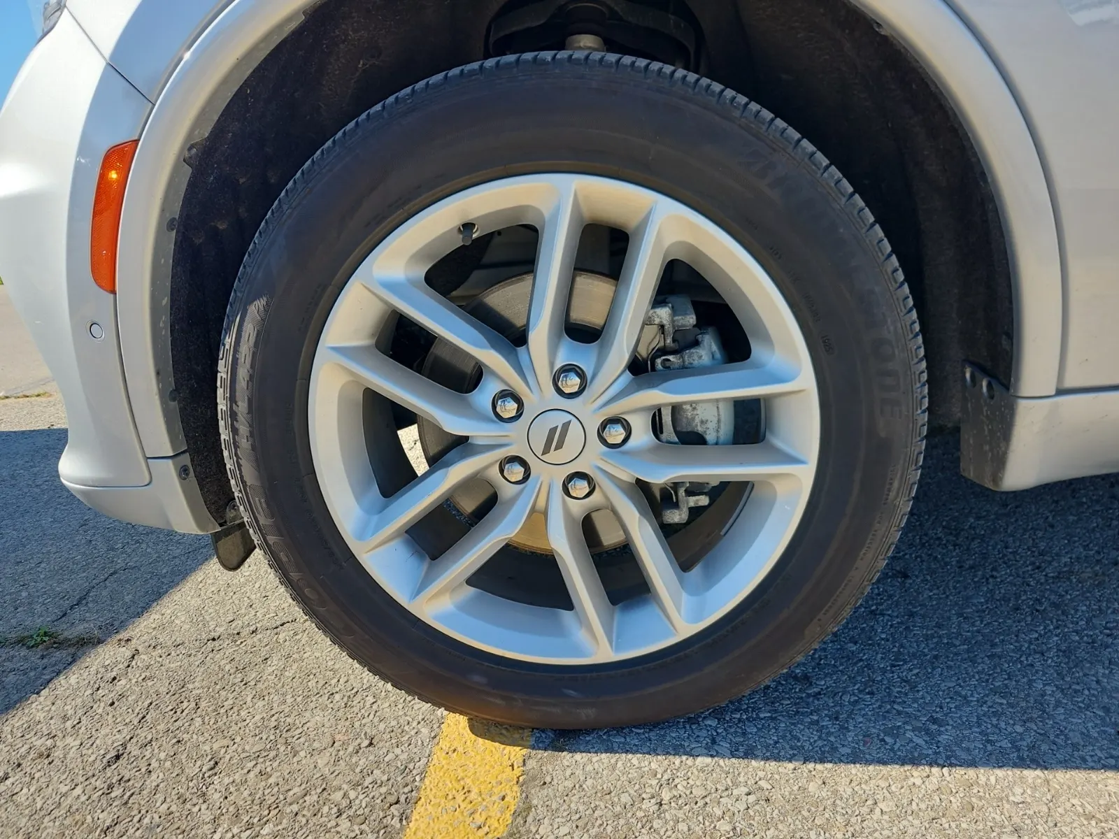 Front driver wheel/tire photo