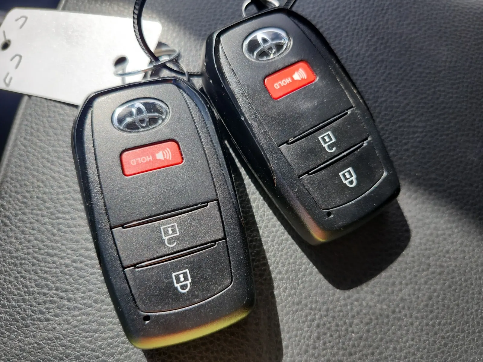 Keys/Fobs/Manual Photo