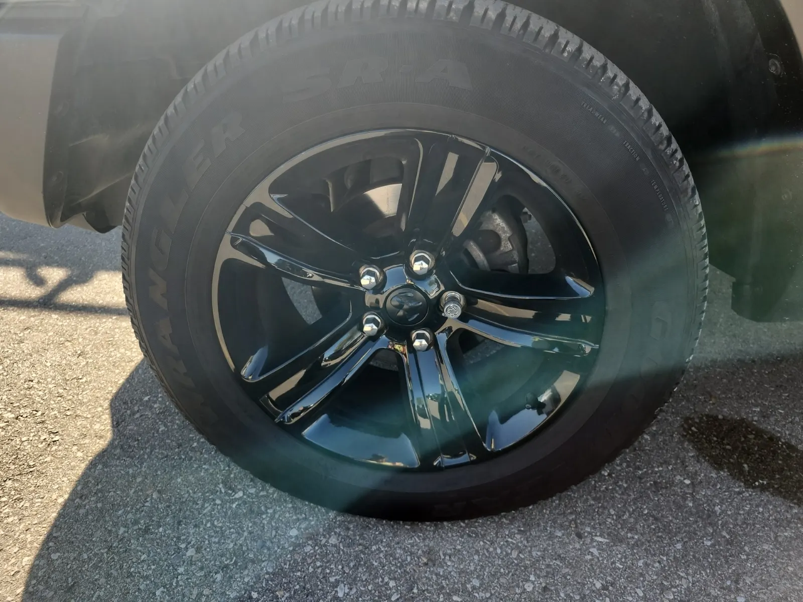 Front driver wheel/tire photo