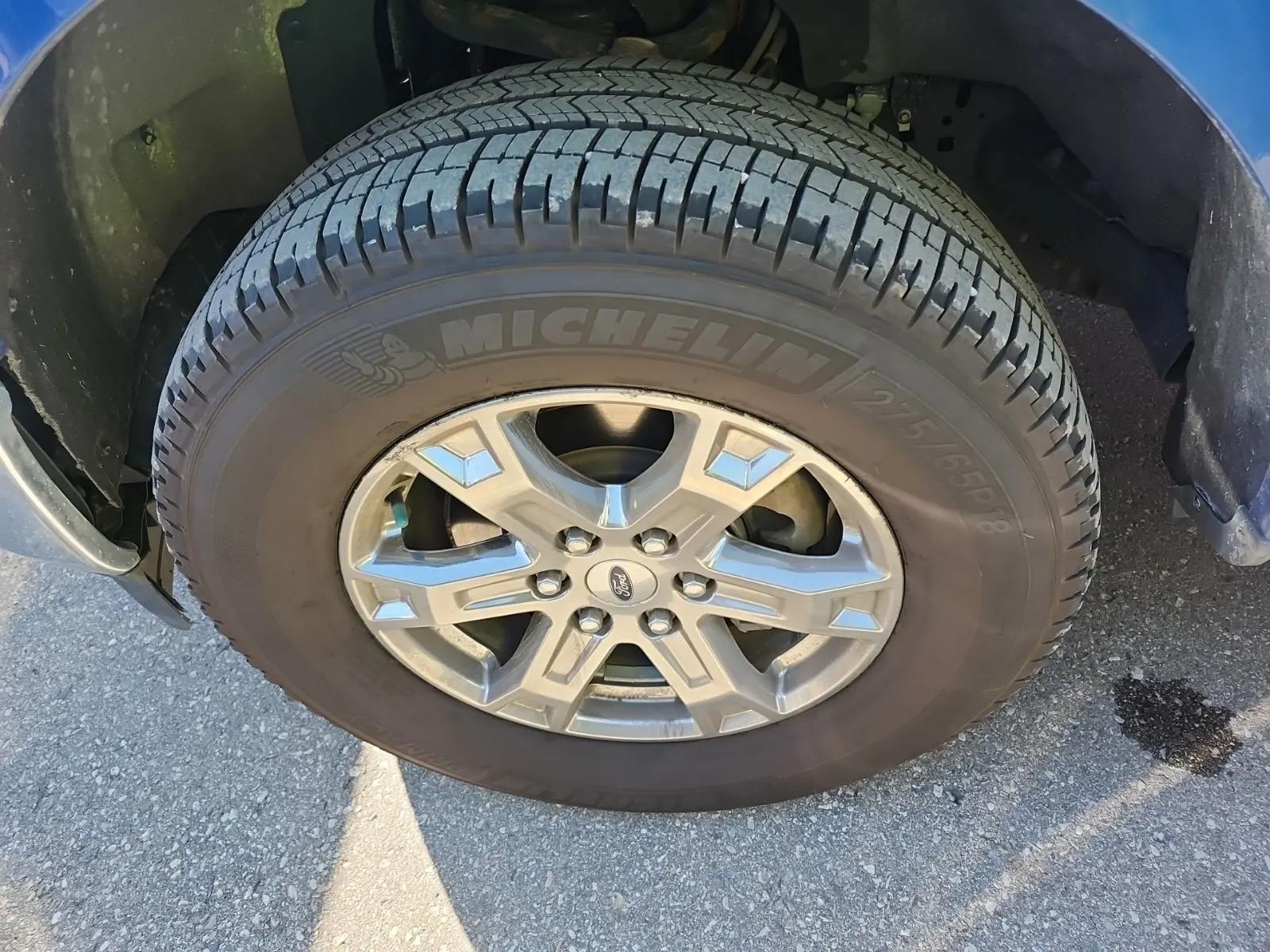 Front driver wheel/tire photo