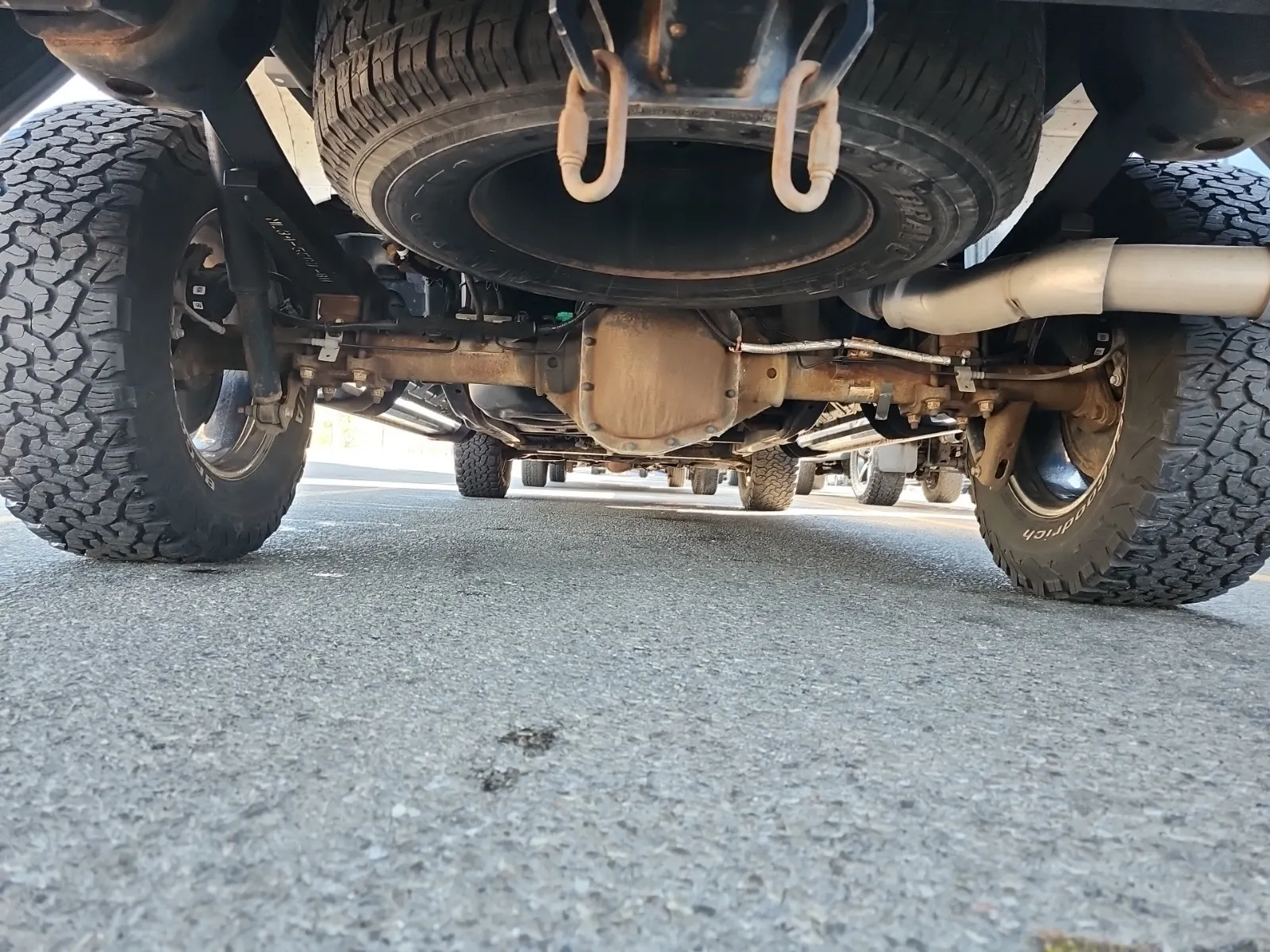 Undercarriage - Rear Photo