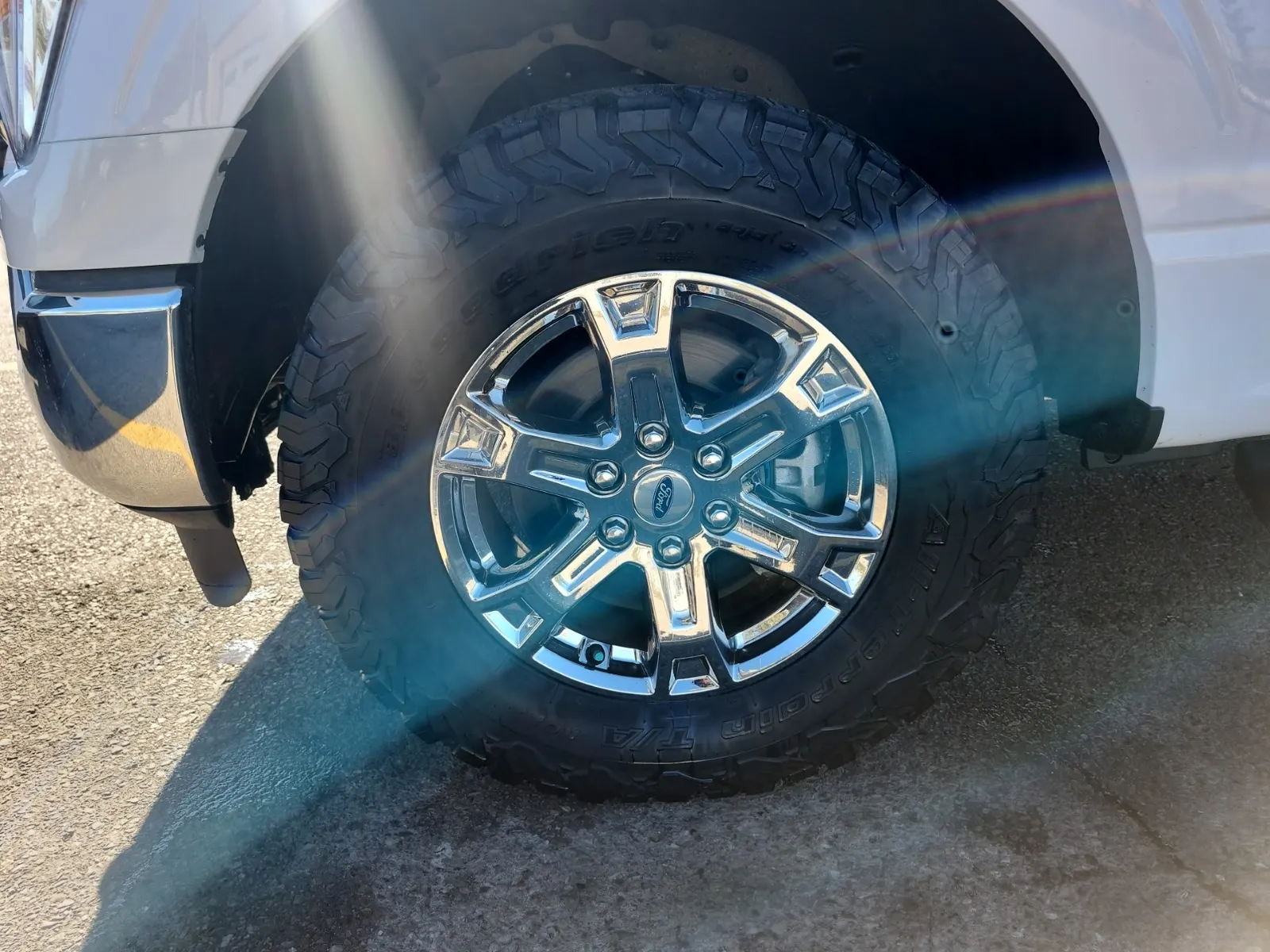 Front driver wheel/tire photo