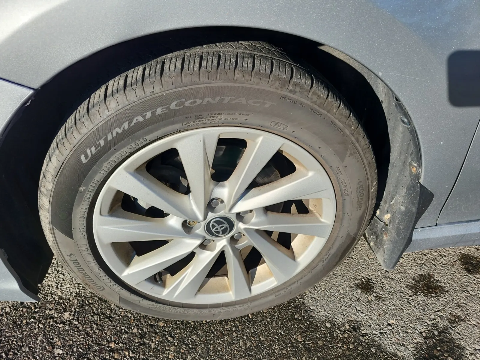 Front driver wheel/tire photo