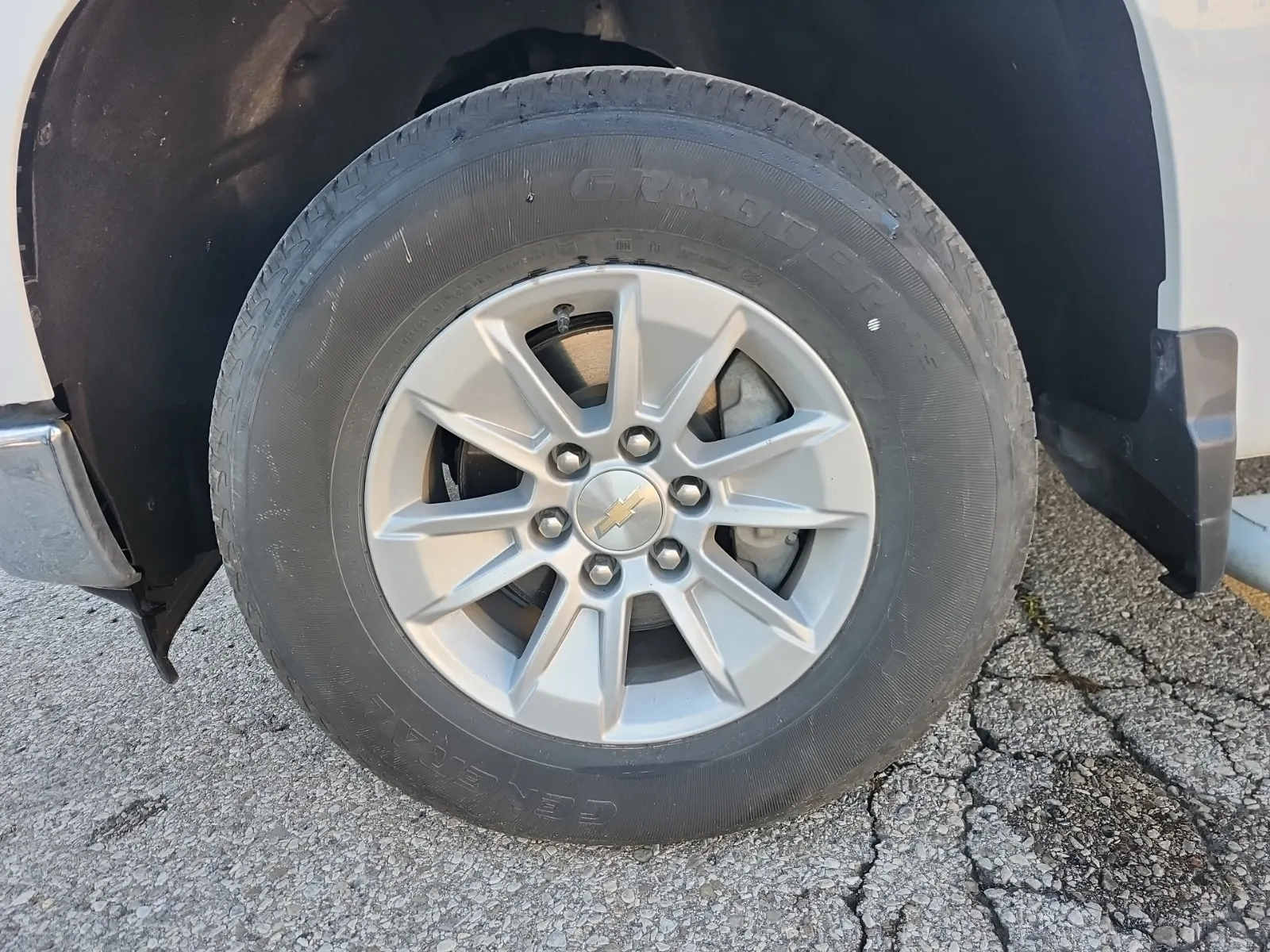 Front driver wheel/tire photo