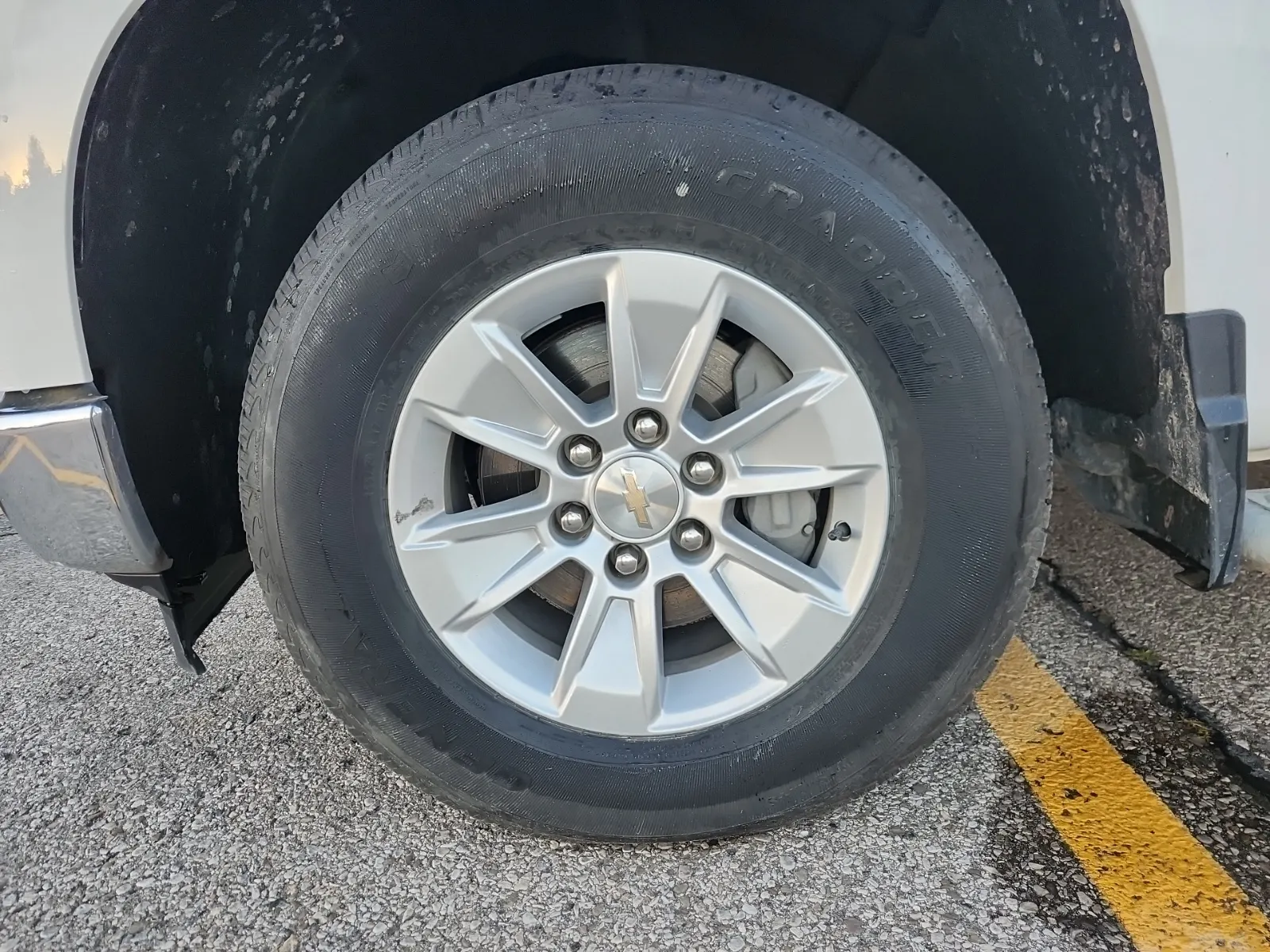 Front driver wheel/tire photo