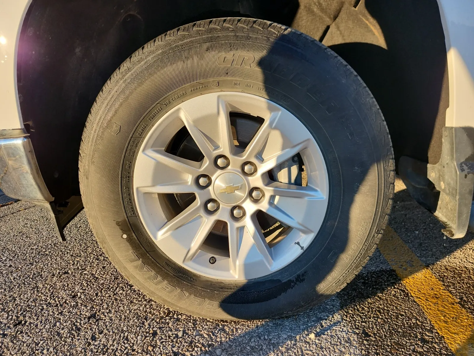 Front driver wheel/tire photo