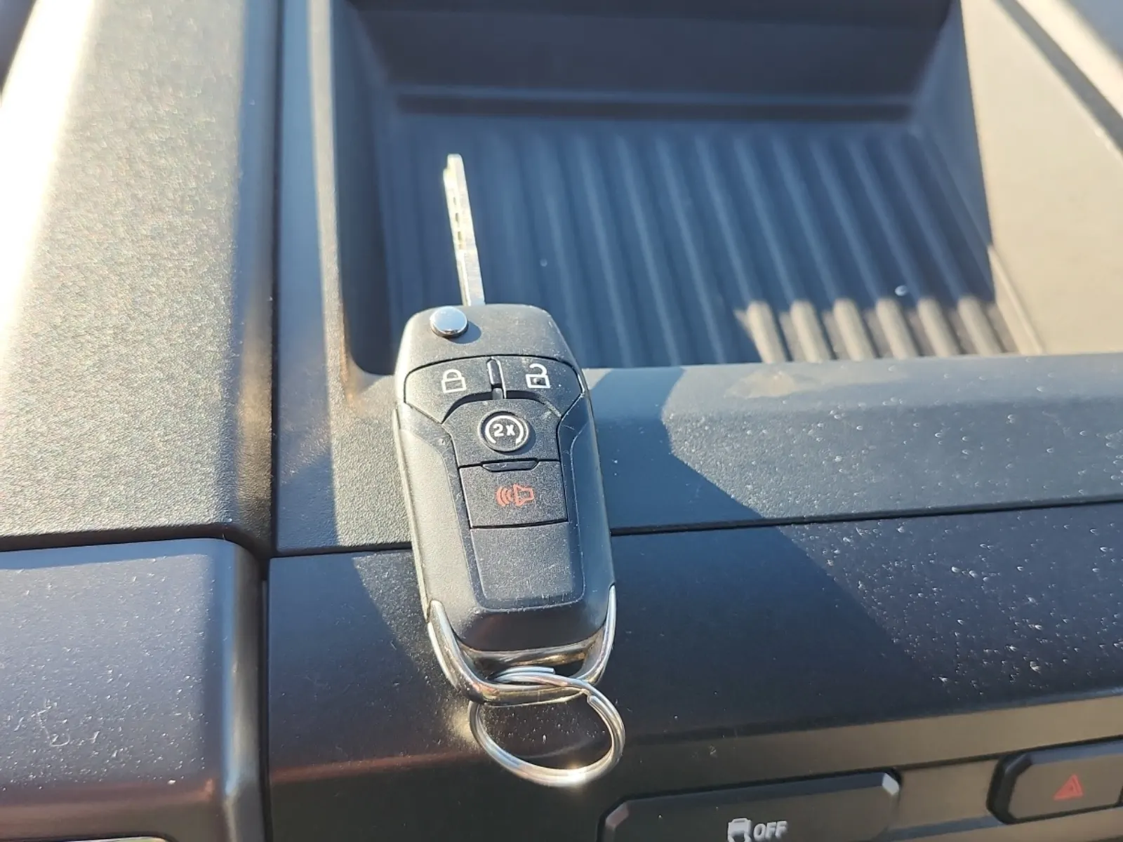 Keys/Fobs/Manual Photo