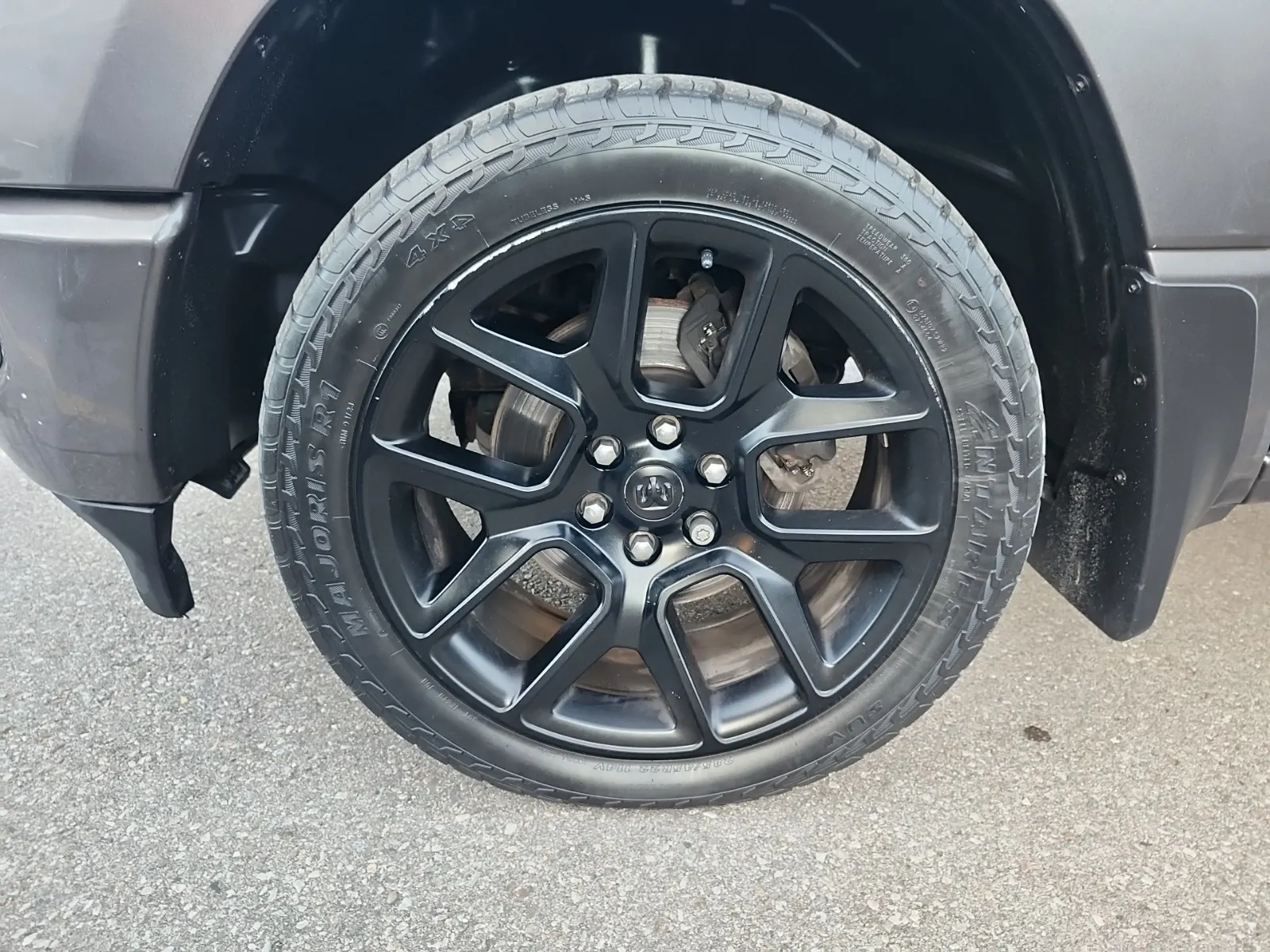 Front driver wheel/tire photo