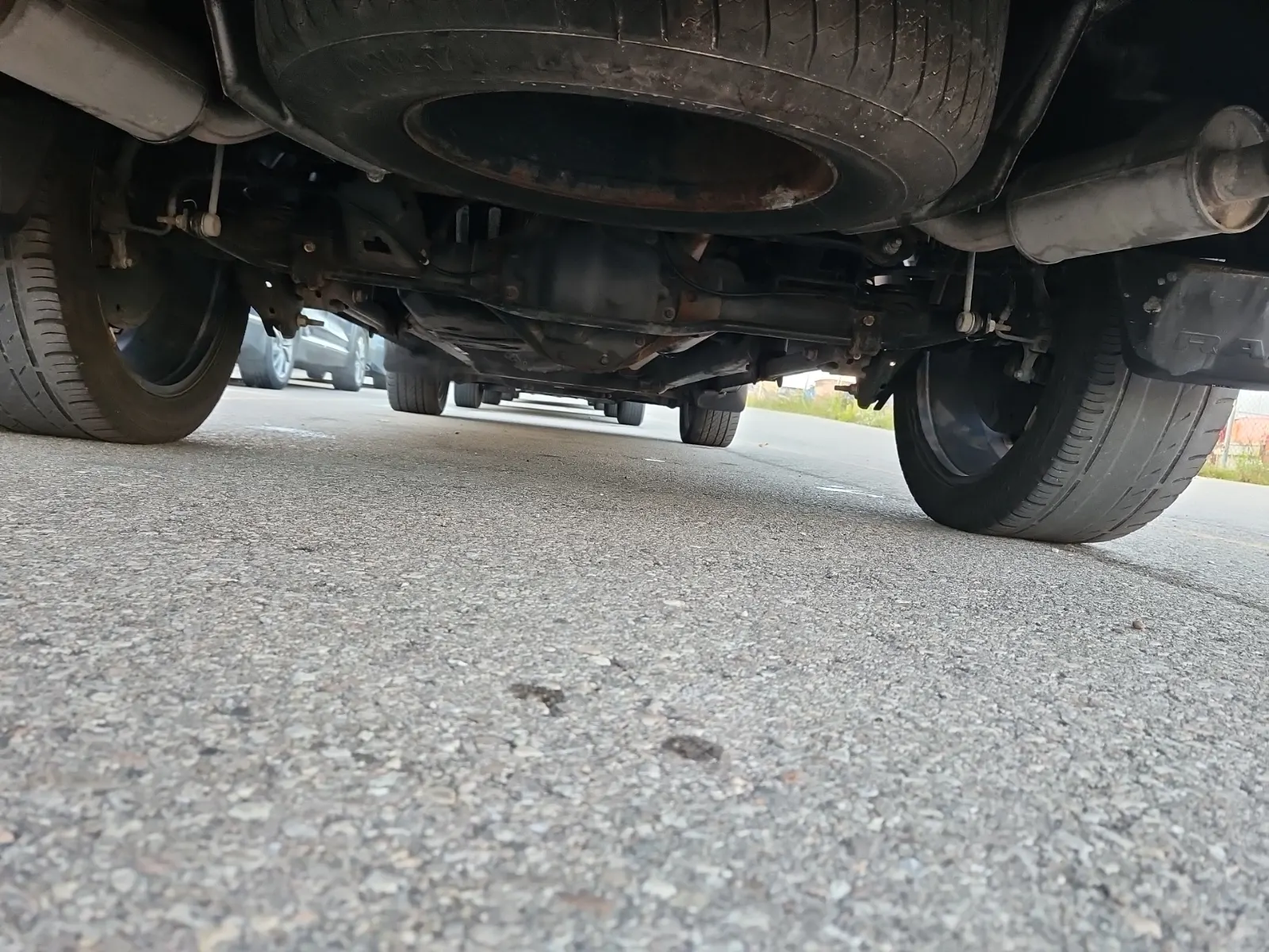 Undercarriage - Rear Photo