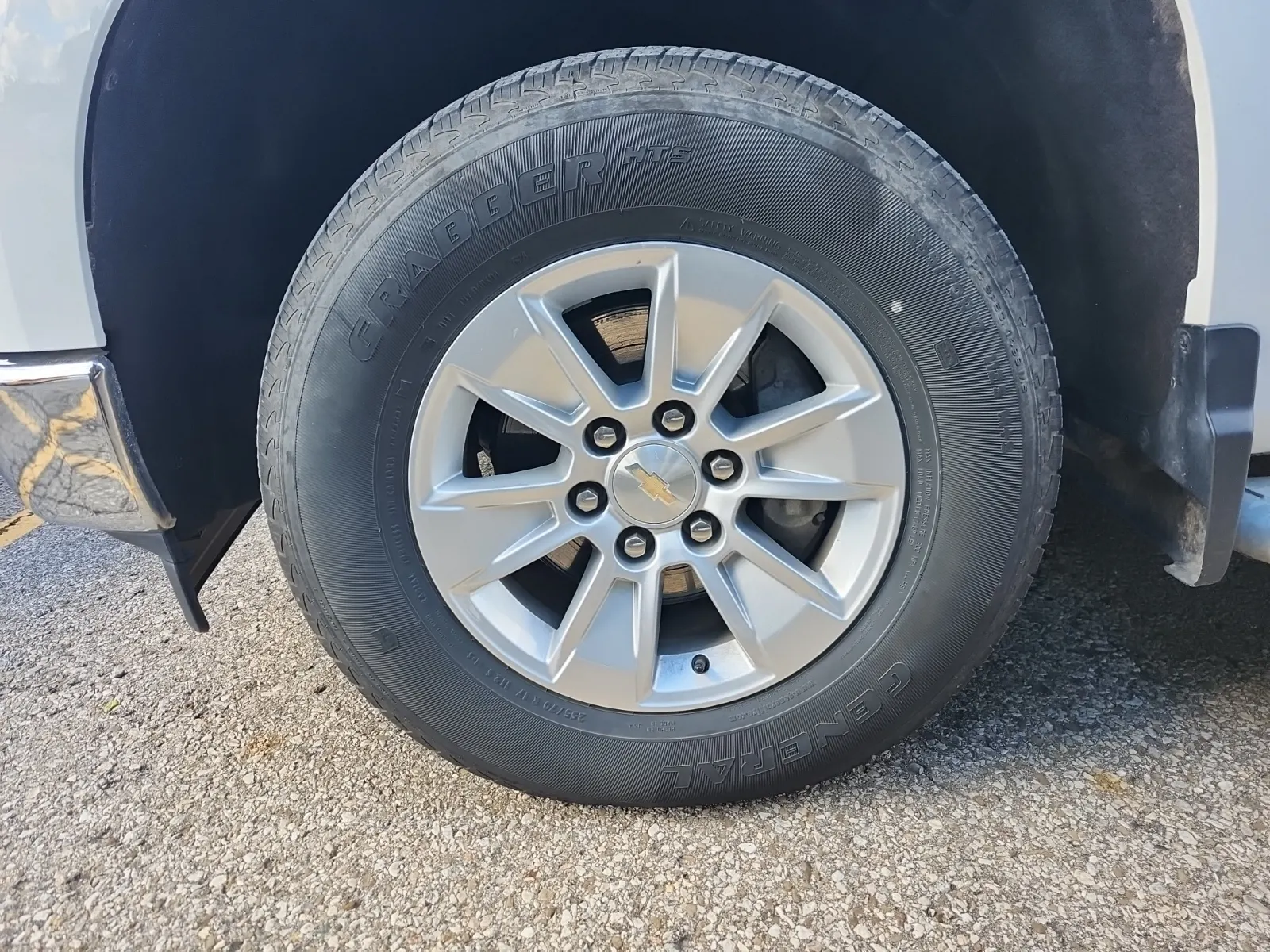 Front driver wheel/tire photo
