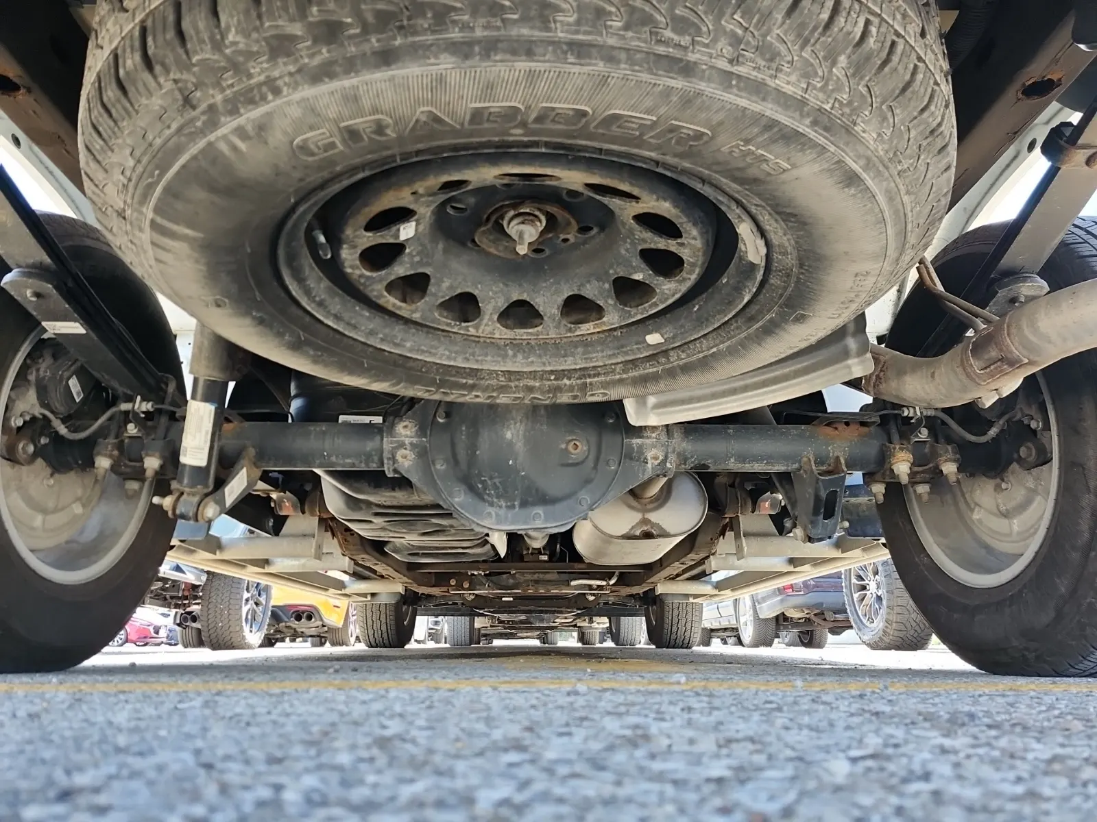 Undercarriage - Rear Photo