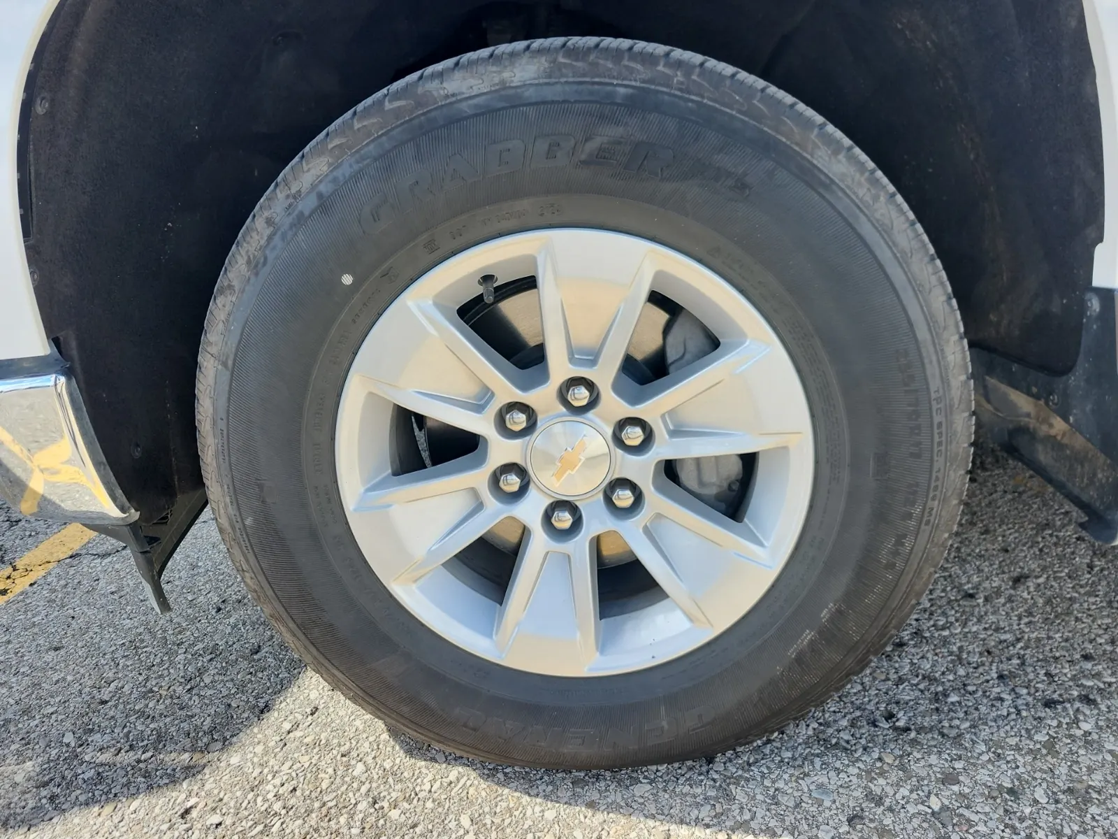 Front driver wheel/tire photo