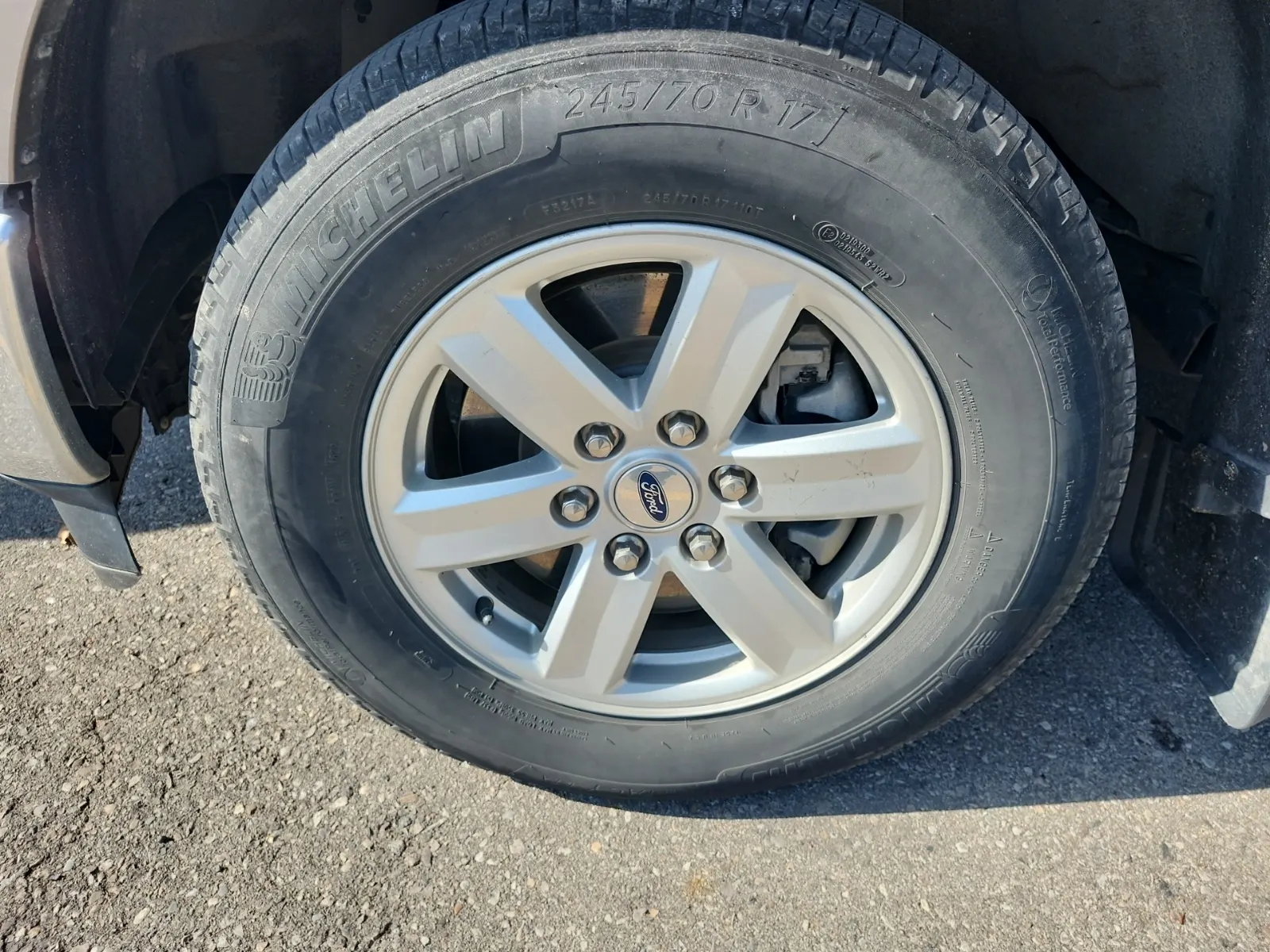Front driver wheel/tire photo