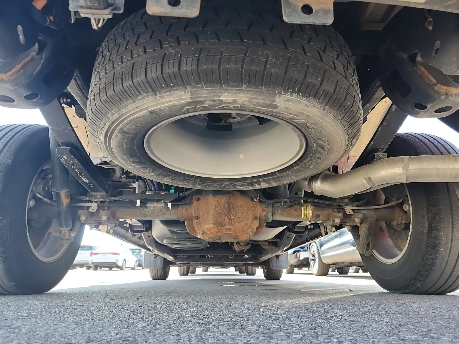 Undercarriage - Rear Photo