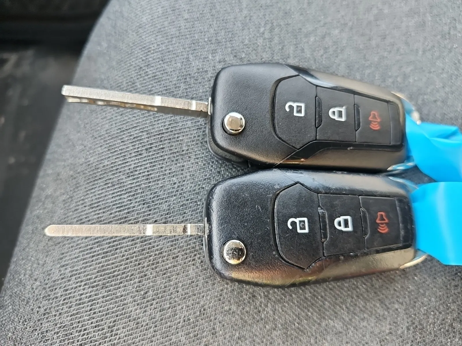 Keys/Fobs/Manual Photo