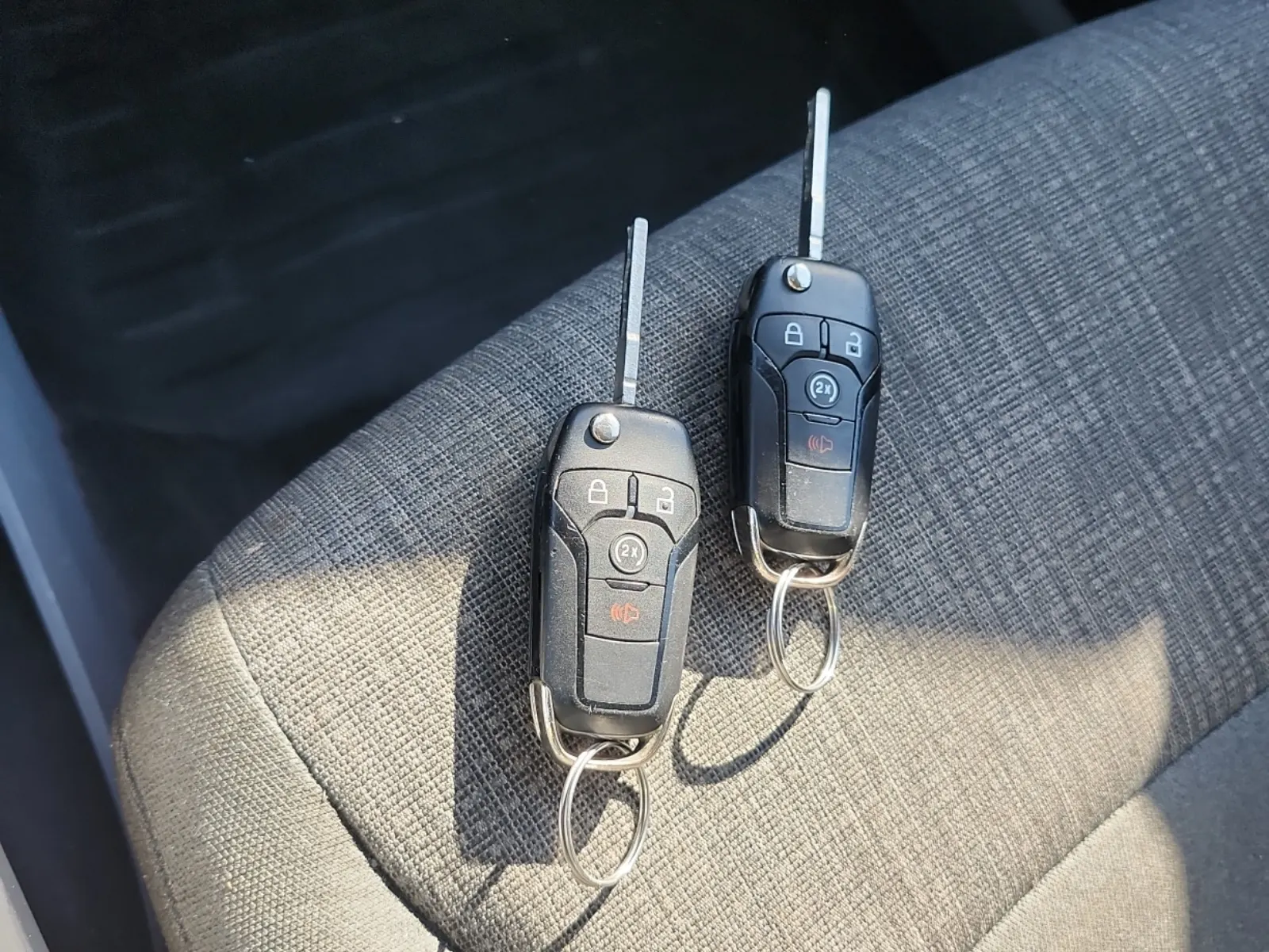 Keys/Fobs/Manual Photo