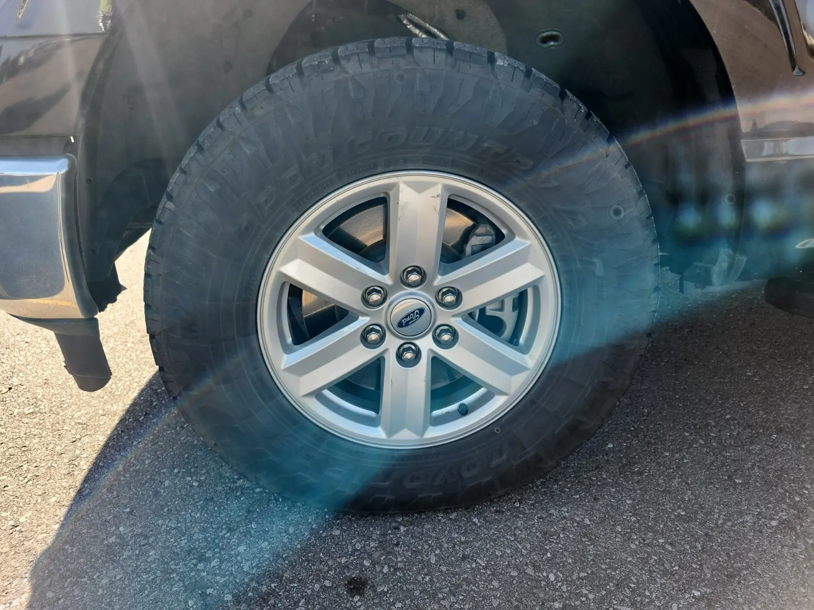 Front driver wheel/tire photo
