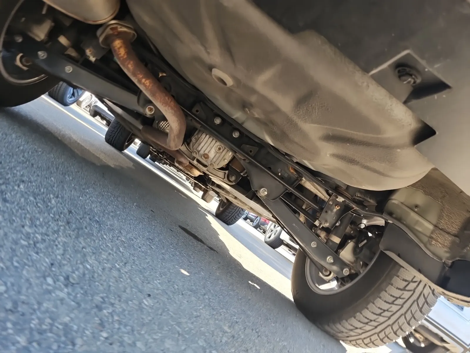 Undercarriage - Rear Photo