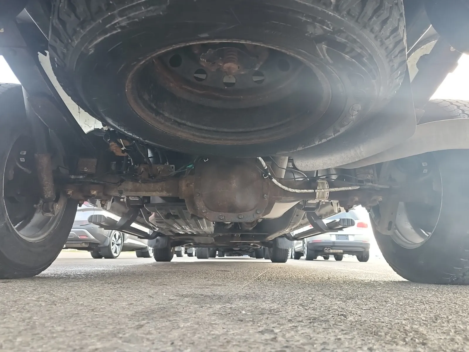 Undercarriage - Rear Photo