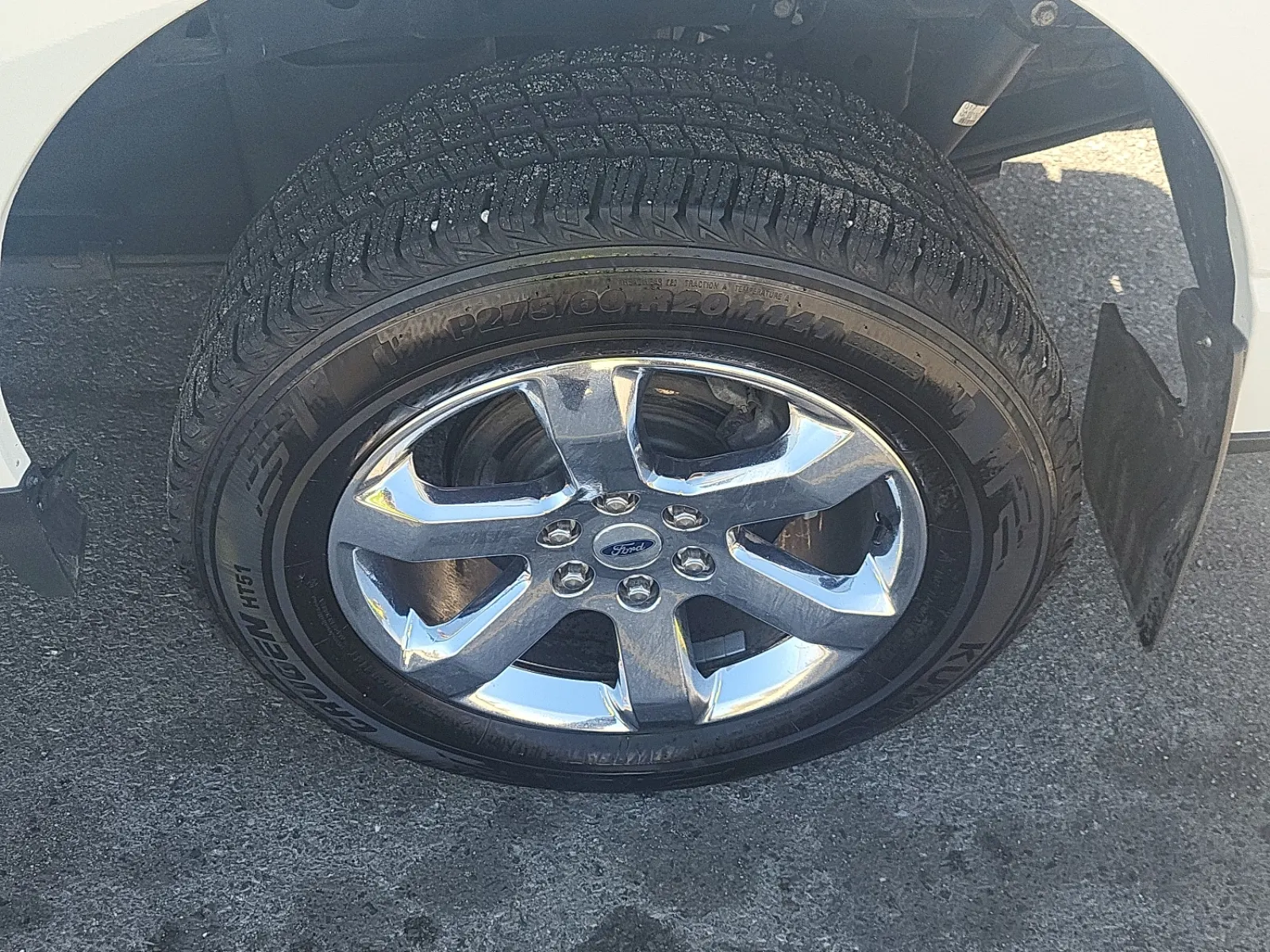 Left Rear Wheel/Tire Photo