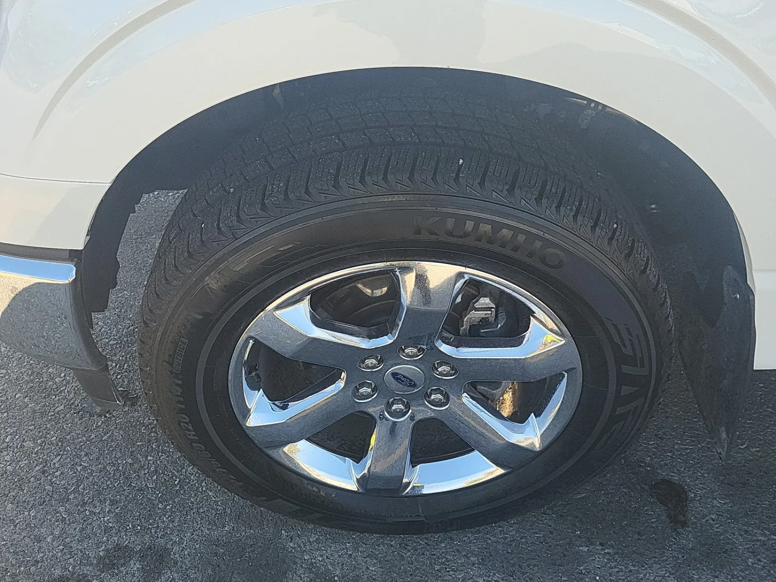 Front driver wheel/tire photo