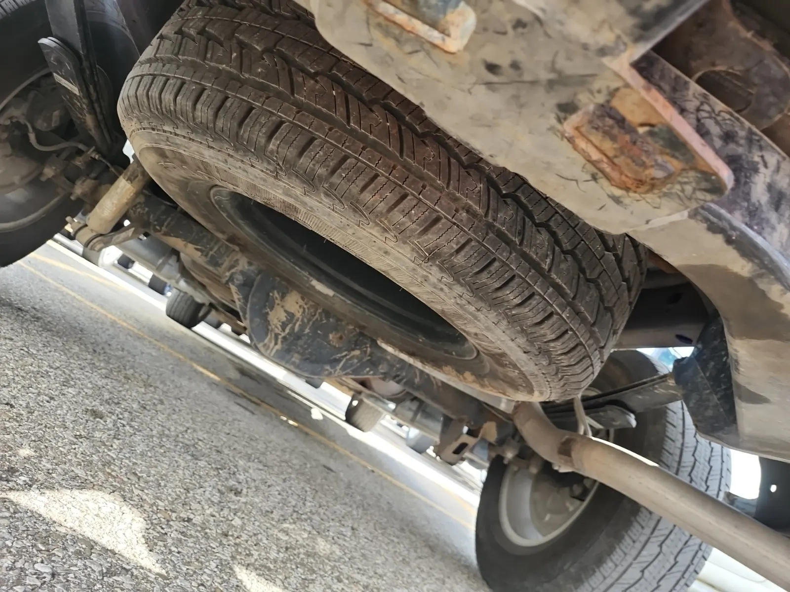 Undercarriage - Rear Photo