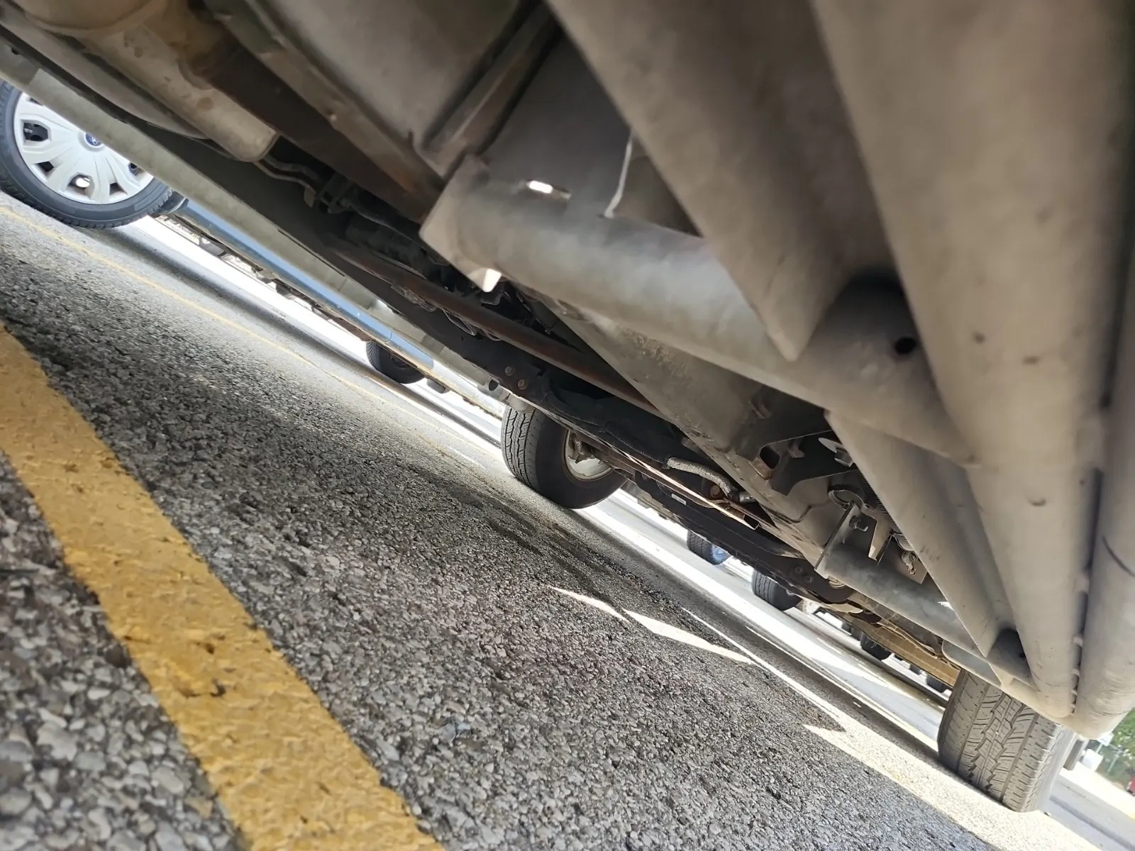 Undercarriage - Passenger Photo