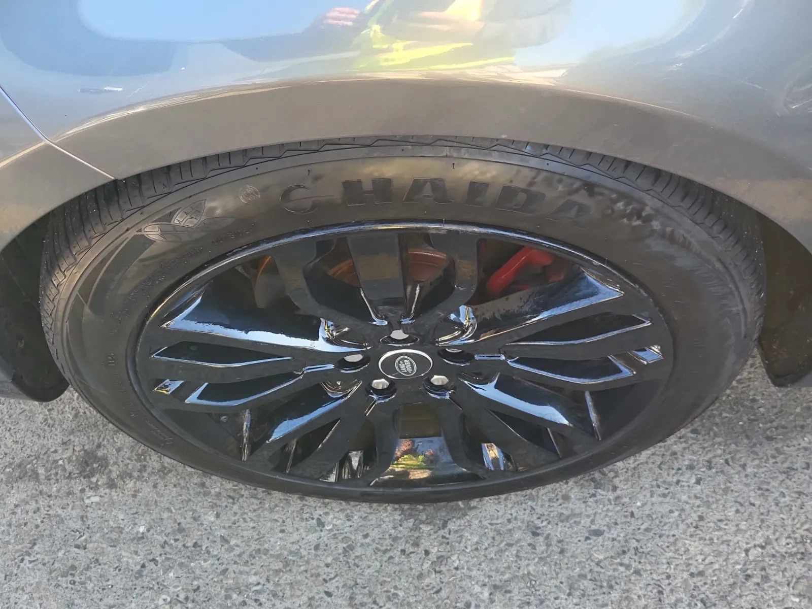 Front driver wheel/tire photo