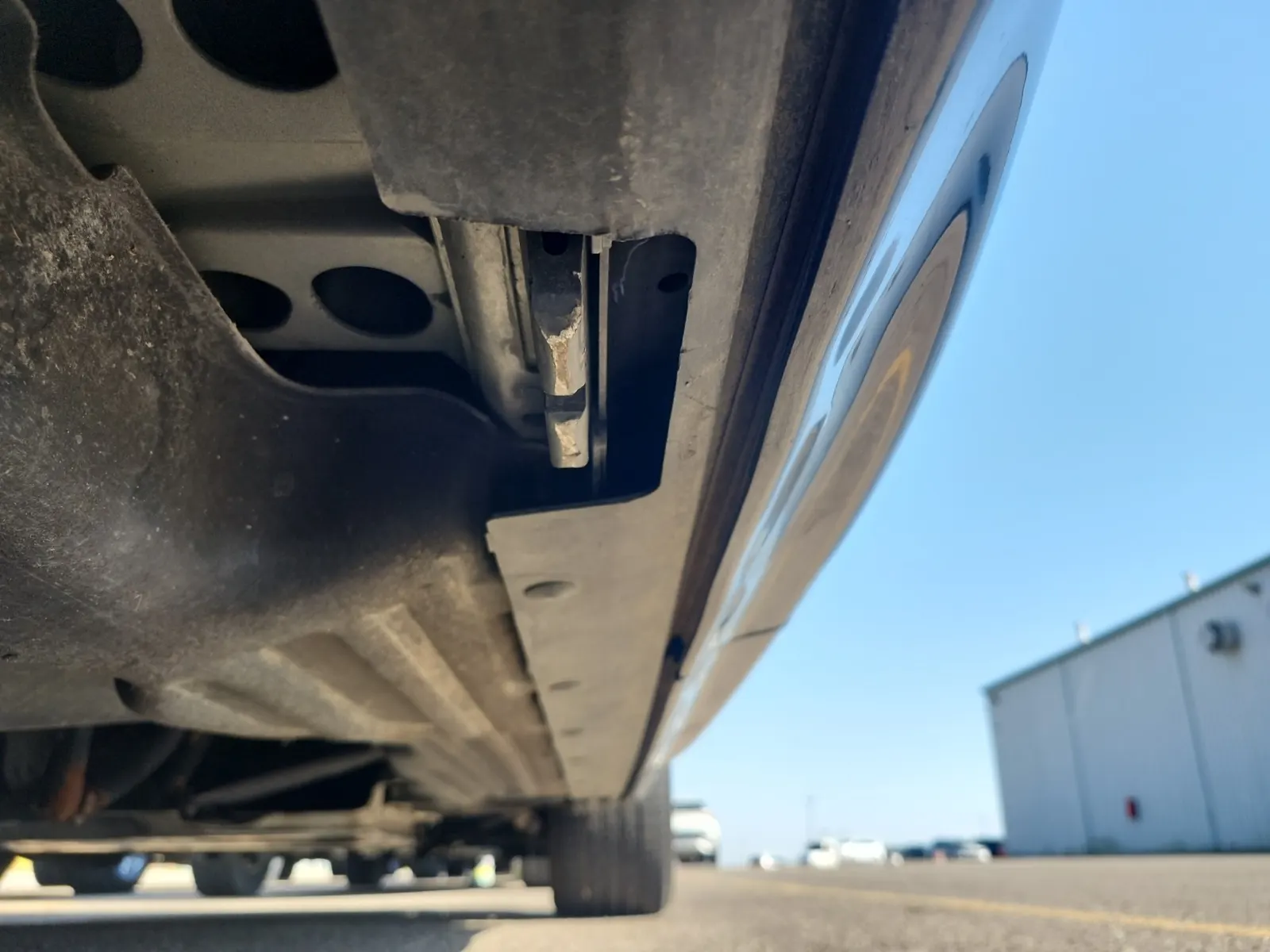 Undercarriage - Passenger Photo