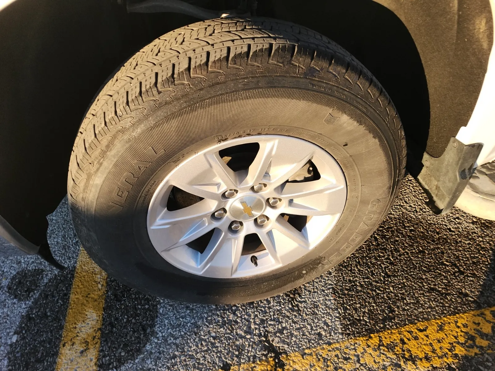 Front driver wheel/tire photo
