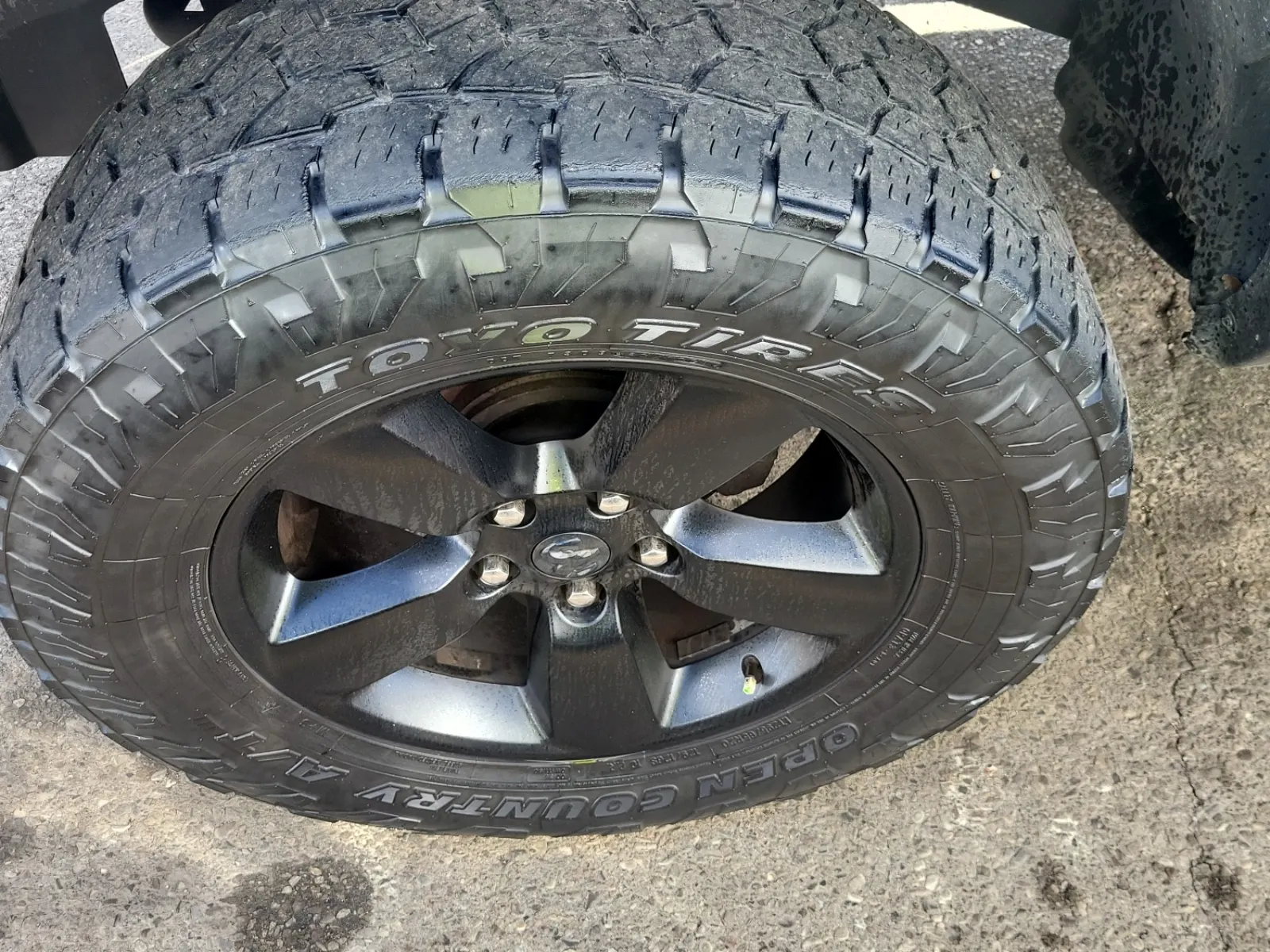 Front driver wheel/tire photo