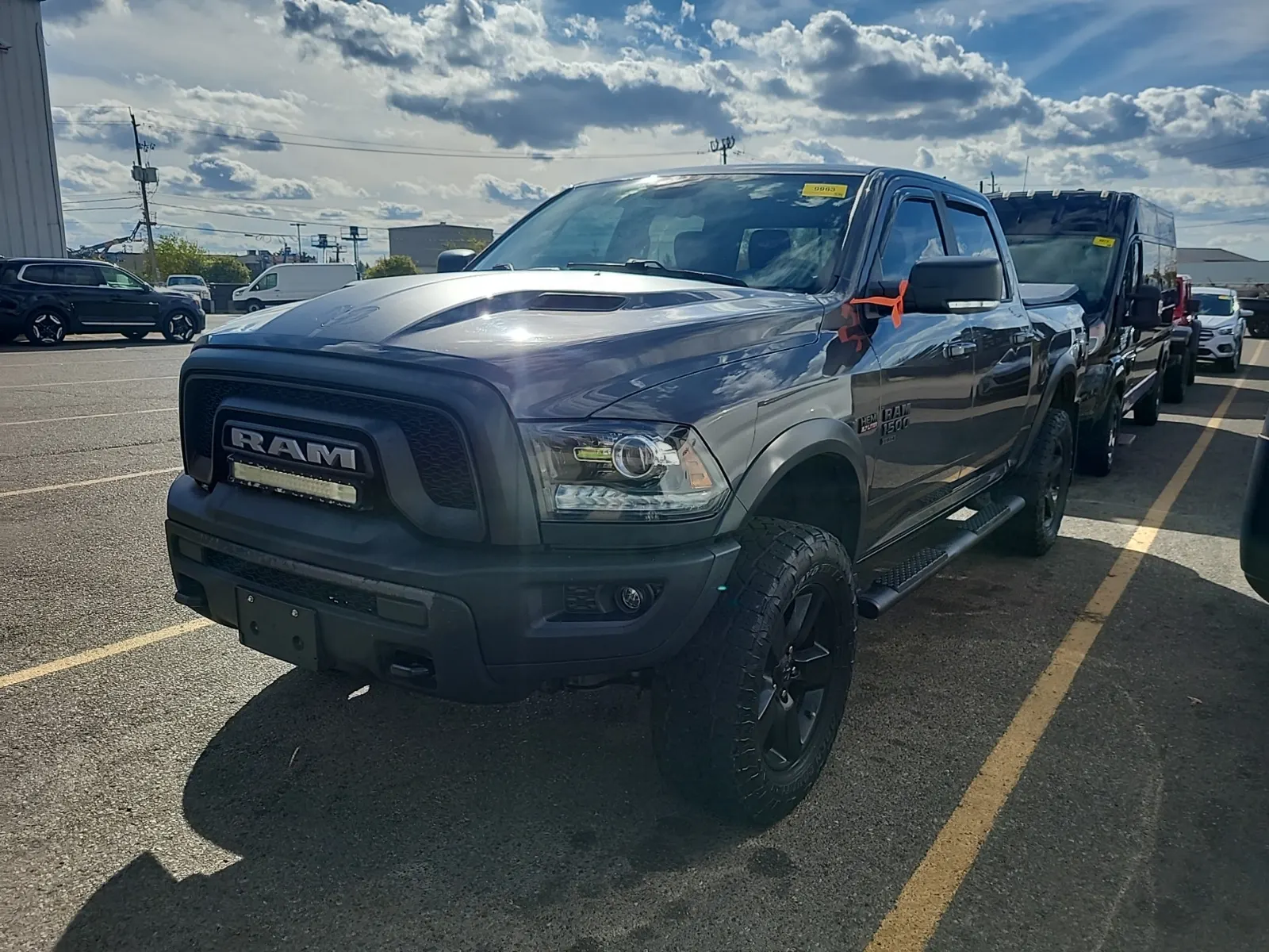 Front driver 3/4 photo